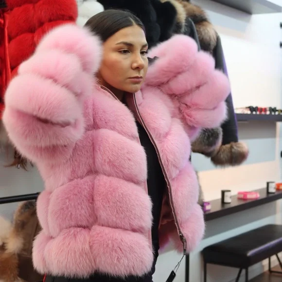 Cleo - Picture 3 of 3